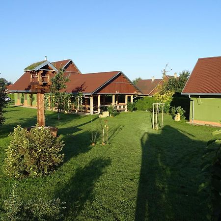 Penzion Pod Vápenkami Strážnice Esterno foto
