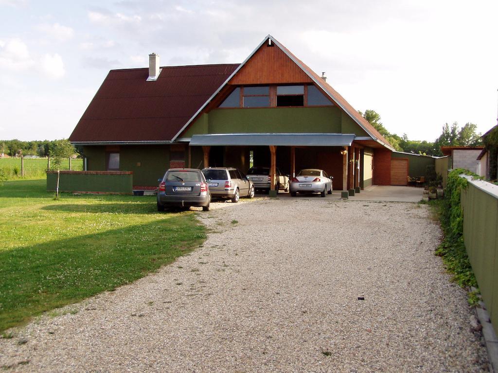 Penzion Pod Vápenkami Strážnice Esterno foto