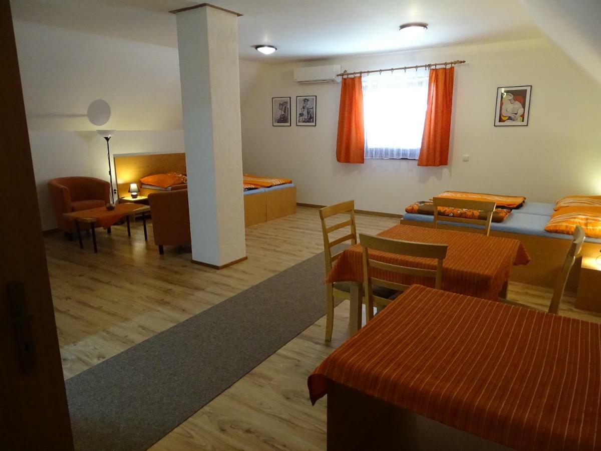 Penzion Pod Vápenkami Strážnice Esterno foto