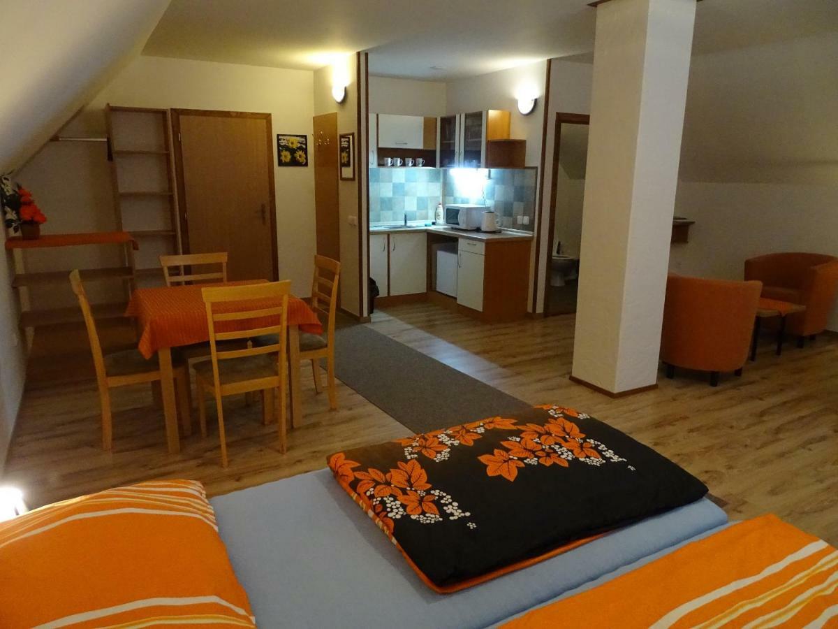 Penzion Pod Vápenkami Strážnice Esterno foto