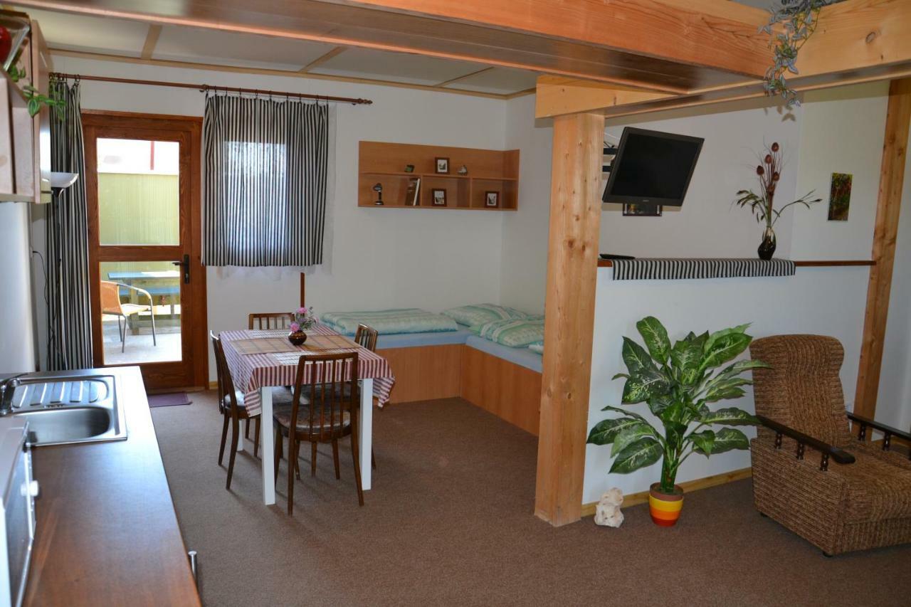 Penzion Pod Vápenkami Strážnice Esterno foto