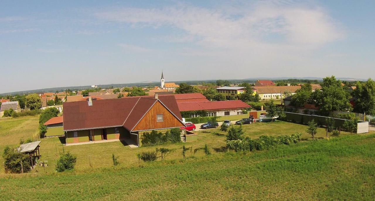 Penzion Pod Vápenkami Strážnice Esterno foto